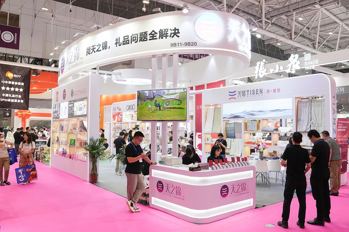 直击|多彩联盟携新品首发，引“爆”2024丽江礼物展